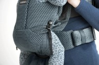 Marsupiu pentru copii BabyBjorn Move Sage Green (099038E1) imaginea #2 — magazin online Desire.md