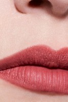Ruj de buze Chanel Rouge Allure Velvet Luminous Matte 69 Abstrait imaginea #4 — magazin online Desire.md