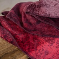 Плед IBENA Jacquard Rockhampton Berry 150x200cm фото №4 — интернет-магазин Desire.md