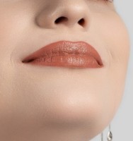 Ruj de buze Golden Rose Satin Lipstick 04 imaginea #2 — magazin online Desire.md