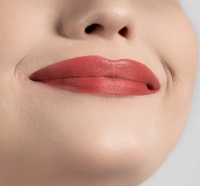 Ruj de buze Golden Rose Satin Lipstick 13 imaginea #2 — magazin online Desire.md