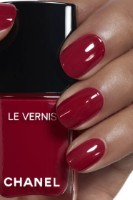 Лак для ногтей Chanel Le Vernis Longwear 913 Rouge Intemporel 13ml фото №3 — интернет-магазин Desire.md