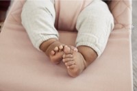 Șezlong pentru bebeluși BabyBjorn Bliss Old Rose Bumbac imaginea #3 — magazin online Desire.md