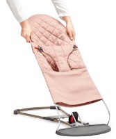 Șezlong pentru bebeluși BabyBjorn Bliss Old Rose Bumbac imaginea #7 — magazin online Desire.md