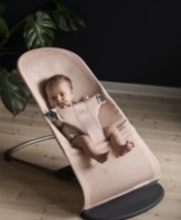 Șezlong pentru bebeluși BabyBjorn Bliss Pearly Pink Mesh imaginea #5 — magazin online Desire.md