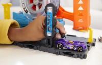 Set jucării transport Hot Wheels  City Super Twist Tire Shop (HDP02) imaginea #5 — magazin online Desire.md