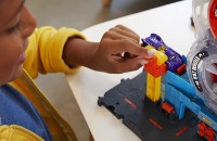 Set jucării transport Hot Wheels  City Super Twist Tire Shop (HDP02) imaginea #6 — magazin online Desire.md