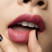 Ruj de buze Yves Saint Laurent The Slim Velvet Radical 303 imaginea #2 — magazin online Desire.md