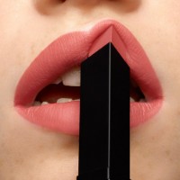 Ruj de buze Yves Saint Laurent The Slim Velvet Radical 304 imaginea #2 — magazin online Desire.md