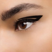 Creion pentru ochi Yves Saint Laurent Crushliner N1 imaginea #3 — magazin online Desire.md