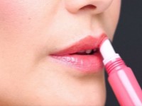 Luciu de buze Max Factor Color Elixir Cushion 035 Baby Star Coral imaginea #2 — magazin online Desire.md