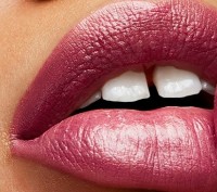 Помада для губ MAC Frost Lipstick Creme De La Femme