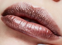 Ruj de buze MAC Frost Lipstick Icon imaginea #3 — magazin online Desire.md