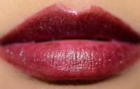 Помада для губ MAC Frost Lipstick On and On фото №2 — интернет-магазин Desire.md