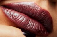 Ruj de buze MAC Frost Lipstick Spanish Fly imaginea #3 — magazin online Desire.md