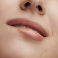 Помада для губ MAC Lustreglass Lipstick Mars To Your Venus фото №3 — интернет-магазин Desire.md