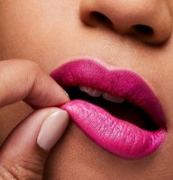 Помада для губ MAC Matte Lipstick Candy Yum Yum фото №3 — интернет-магазин Desire.md