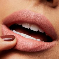 Помада для губ MAC Matte Lipstick Honeylove фото №3 — интернет-магазин Desire.md