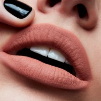 Помада для губ MAC Retro Matte Liquid Lipstick Lady Be Good фото №3 — интернет-магазин Desire.md