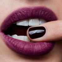 Ruj de buze MAC Powder Kiss Lipstick P For Potent imaginea #3 — magazin online Desire.md