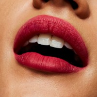 Ruj de buze MAC Powder Kiss Lipstick Shocking Revelation imaginea #3 — magazin online Desire.md