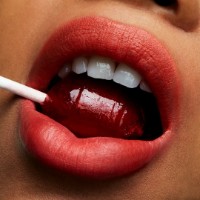 Ruj de buze MAC Powder Kiss Lipstick Style Shocked imaginea #3 — magazin online Desire.md