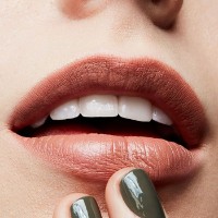 Помада для губ MAC Satin Lipstick Bad N Bare фото №3 — интернет-магазин Desire.md