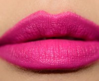 Помада для губ MAC Shiny Pretty Things Lipstick Both Cheeks фото №3 — интернет-магазин Desire.md