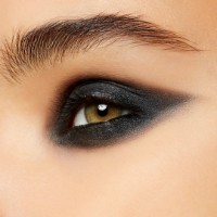 Fard de pleoape MAC Dazzleshadow Extreme Illuminaughty imaginea #3 — magazin online Desire.md