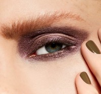 Fard de pleoape MAC Eye Shadow Blackberry imaginea #3 — magazin online Desire.md