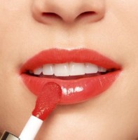 Ulei pentru buze Clarins Lip Comfort Oil 08 imaginea #2 — magazin online Desire.md