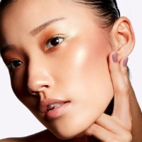 Хайлайтер MAC Extra Dimension Skinfinish Glow With It фото №3 — интернет-магазин Desire.md