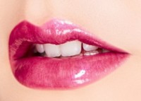 Блеск для губ MAC Grand Illusion Liquid Lipcolour Space Bubble фото №3 — интернет-магазин Desire.md