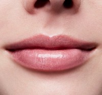 Блеск для губ MAC Lipglass Dreamy фото №3 — интернет-магазин Desire.md