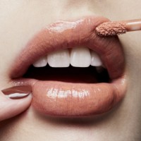 Блеск для губ MAC Lipglass Fashion Punch фото №3 — интернет-магазин Desire.md
