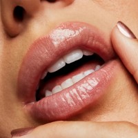 Luciu de buze MAC Lipglass Oyster Girl imaginea #3 — magazin online Desire.md