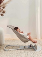 Șezlong pentru bebeluși BabyBjorn Soft Grey Beige/White (005144A) imaginea #3 — magazin online Desire.md