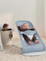 Șezlong pentru bebeluși BabyBjorn Soft Sky Blue/White (005143A)