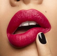 Ruj de buze Yves Saint Laurent The Slim Velvet Radical 310 imaginea #3 — magazin online Desire.md