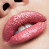 Ruj de buze MAC Cremesheen Lipstick Fanfare imaginea #3 — magazin online Desire.md