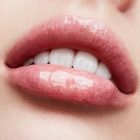 Блеск для губ MAC Lipglass Nymphette фото №3 — интернет-магазин Desire.md