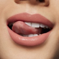 Помада для губ MAC Love Me Liquid Lipcolour Tres Blase фото №3 — интернет-магазин Desire.md