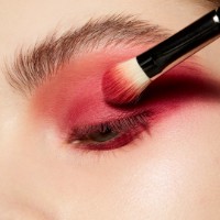 Fard de pleoape MAC Powder Kiss Eyeshadow Fall In Love imaginea #3 — magazin online Desire.md