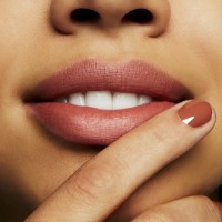 Ruj de buze MAC Powder Kiss Lipstick Teddy 2.0 imaginea #3 — magazin online Desire.md