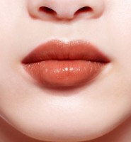 Balsam de buze Christian Dior Addict Lip Glow 039 Warm Beige imaginea #2 — magazin online Desire.md