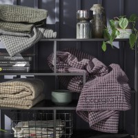 Плед Bugatti Jacquard (3530) 150x200cm Camel фото №2 — интернет-магазин Desire.md