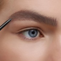 Карандаш для бровей Lamel Insta Micro Brow Pencil 402 Espresso фото №2 — интернет-магазин Desire.md