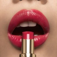 Ruj de buze Yves Saint Laurent Rouge Volupte Shine 152 Pink Broderie imaginea #3 — magazin online Desire.md