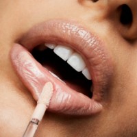 Блеск для губ MAC Lip Glass Brillant фото №3 — интернет-магазин Desire.md