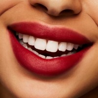 Ruj de buze MAC Powder Kiss Lipstick Dubonnet Buzz imaginea #3 — magazin online Desire.md